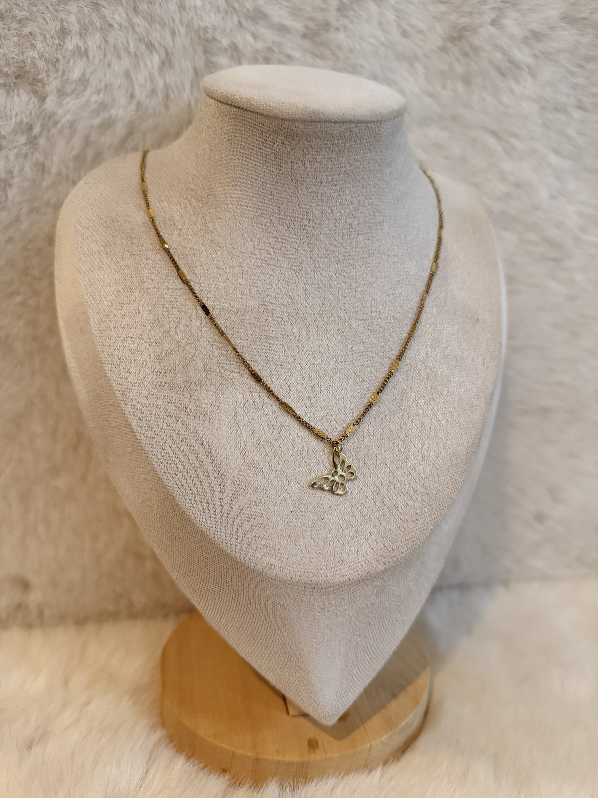 Collier pendentif papillon 