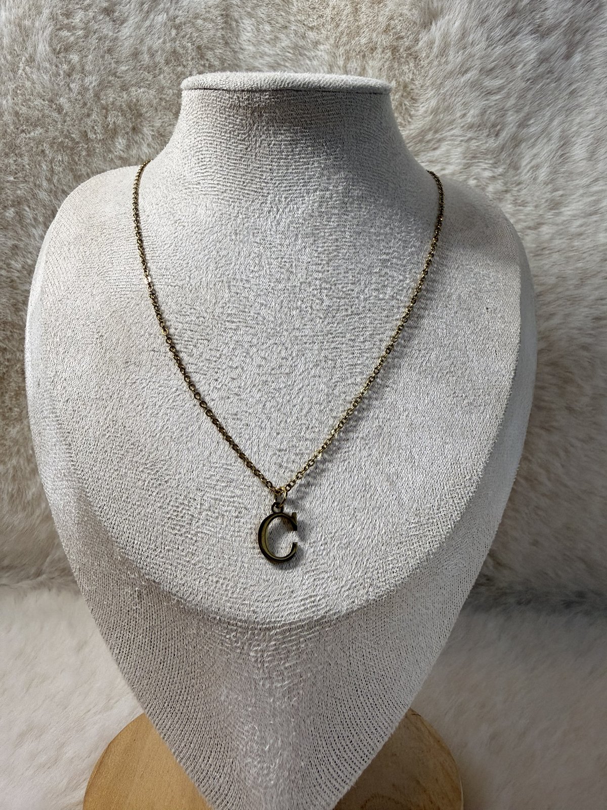 Collier initiale C