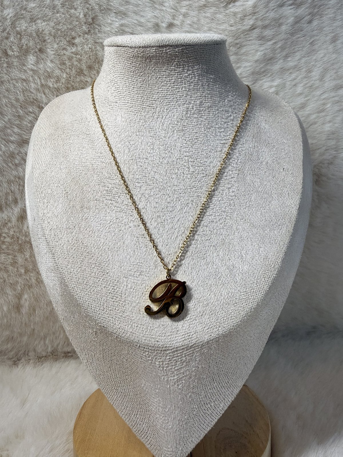 Collier initiale B